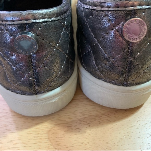 Steve Madden Quilted Slip on Pewter Leather Sneakers Shoes Loafers. Size 4M - Picture 2 of 4